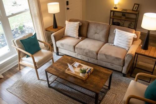 Huntsville House | Cozy Getaway with Grill & Roku for Ultimate Comfort