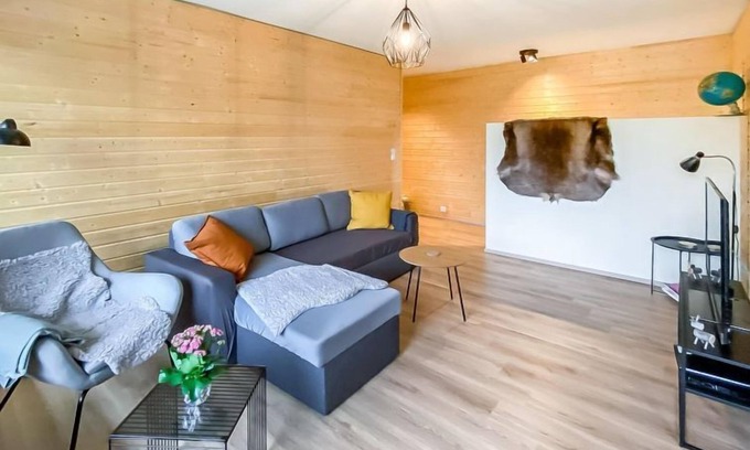 Salla House | Inviting Loggers Suite with Lake View and Spa Amenities