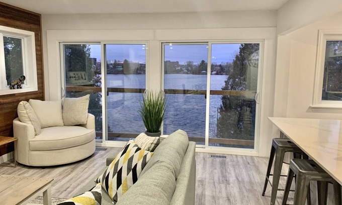 Sudbury House | Guest Rated: 10/10 Cozy Retreat on Lake Nepahwin