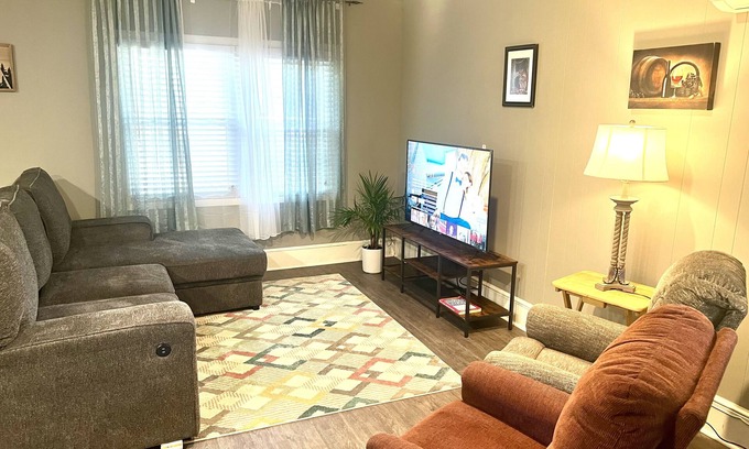 Green Acres Apartment | Family and Pet Friendly Getaway Just Minutes from UGA