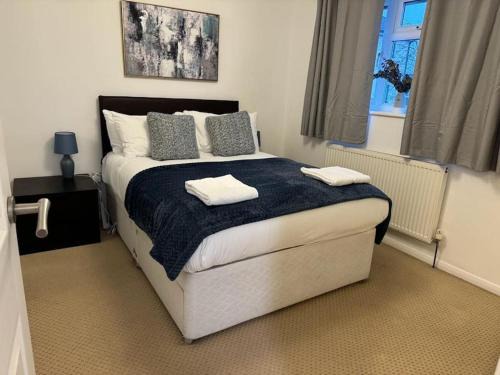 Atlantic Wharf Apartment | Bright Summer House: 6 Guests, Walk to Cardiff Bay & City