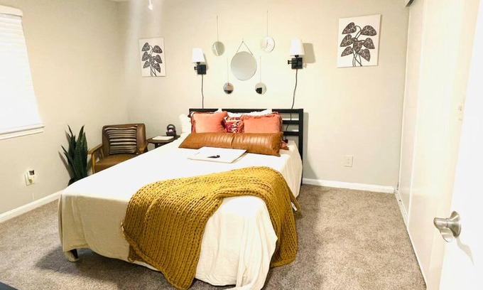 Sandy Springs Apartment | Cozy Suite Retreat: 30 Mins to Attractions with Pool