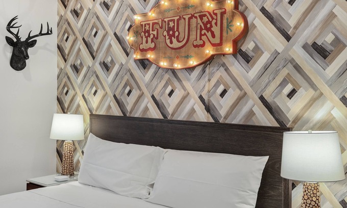 Idyllwild Hotel | Eco-Friendly Retreat at The Creekstone with Spa & Breakfast