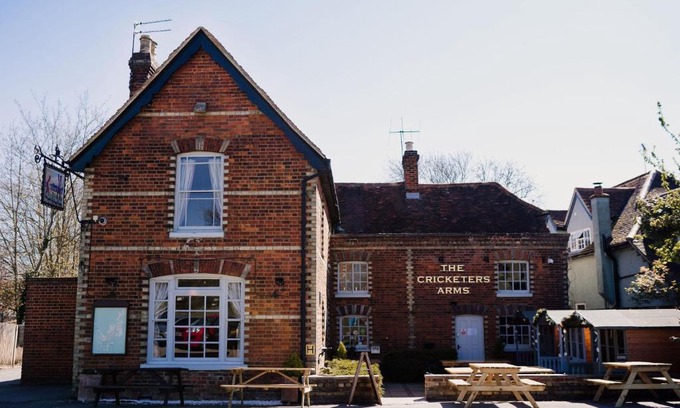 Rickling Green Hotel | Discover The Cricketers Arms: Pet-Friendly Retreat Awaits
