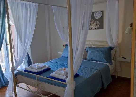 Agios Ioannis House | Discover The Cricketer's Garden Home: 4-Star Family Retreat
