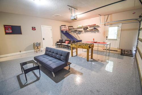 Northport House | Unwind at The Crimson Retreat: 5 Miles to the Stadium
