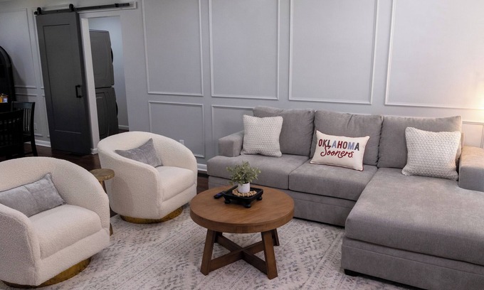 Norman House | The Crimson Rose - newly renovated! 3 bed/2 bath, walking distance to OU campus