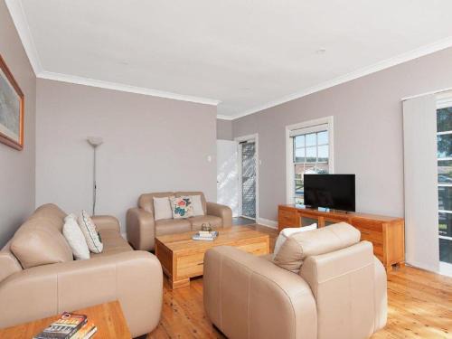 Fingal Bay House | Cozy Beach House Retreat with Ocean View, 270m to Shore
