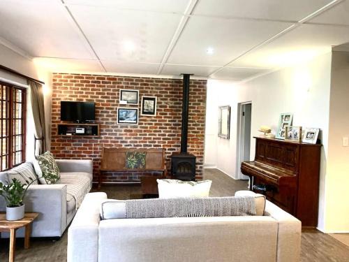 Knysna House | Cozy Retreat at The Croft Cottage with Fireplace & Family Fun
