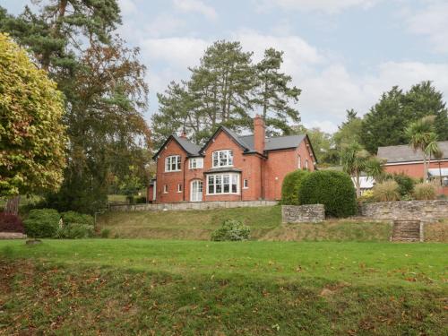 Turnastone House | Relax at The Croft: 4-Star Stay with Pool Amenities