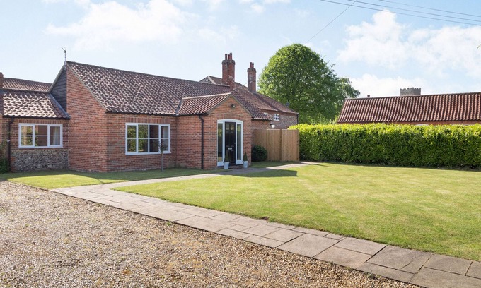 Stow Bedon Cottage | Cozy The Croft: Pet-Friendly Holiday Cottage in Watton