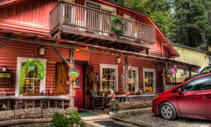Cloudcroft Bed & Breakfast | Discover The Crofting Inn: Family-Friendly with Breakfast