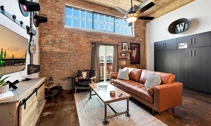 Brazos Condo | Top-Rated Retreat: The Crossing at 202 in Downtown Waco