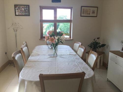 Ballywilliam Bed & Breakfast | Family-Friendly Retreat at The Crossroads B&B - Rated 9/10