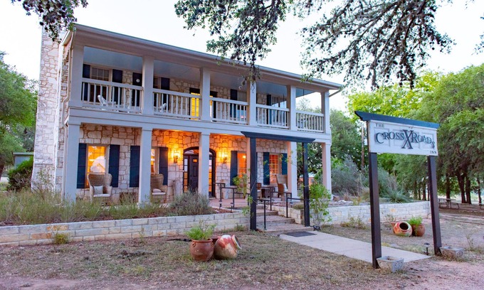 Johnson City House | Exceptional Stay at The Crossroads Inn with Pool & Breakfast