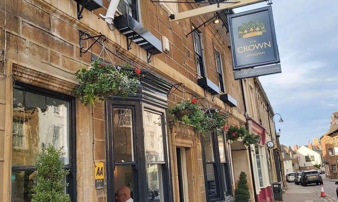 Uppingham Hotel | Discover The Crown: Family-Friendly Stay with Dining Options