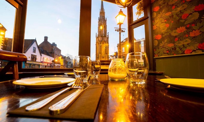 Glastonbury Hotel | Premier Stay at The Crown Hotel: Rated 9/10 & Family Friendly