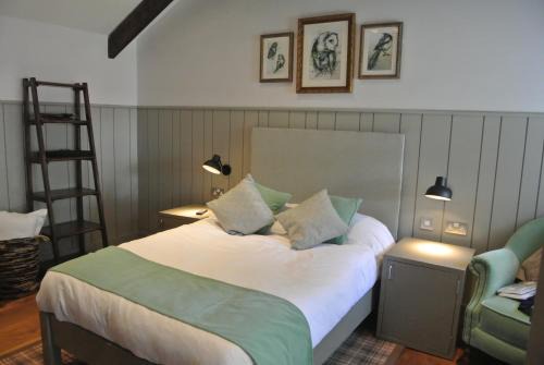 Clifton Hotel | Exceptional Stay at The Crown Pub with Breakfast Included