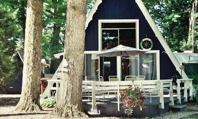 Crystal Cabin | Exceptional Stay at The Crystal Lake Cabin with Ocean Views