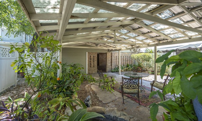 Heritage Hotel | Discover The Crystal River Inn: Spa, Restaurant & Family Fun