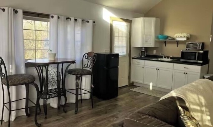 Aurora House | Cozy Cubby Hollow with Hot Tub in Aurora Village