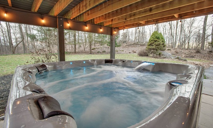 Rossville House | Relax at The Cube: Hot Tub, Deck & 15 Acres of Serenity