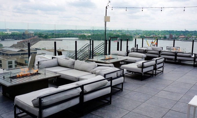 Downtown Hotel | Experience The Current Iowa: 4-Star Comfort and Amenities