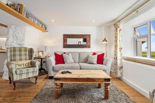 Penally Apartment | Idyllic Cwtch Apartment with Sea Views, Steps to Beach
