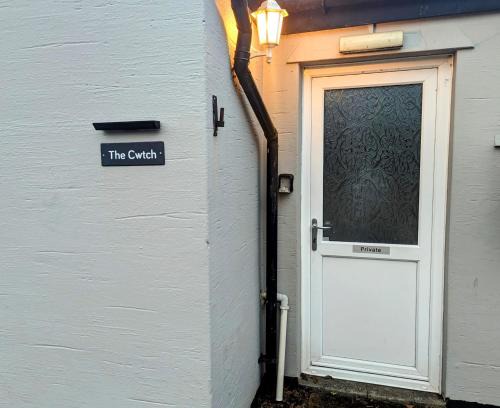 Llangeview Apartment | Discover The Cwtch Flat at The Lodge by Cefn Tilla