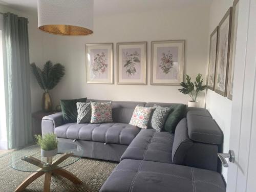 Kenfig Hill Apartment | Welcoming Cwtch Flat for Pets Near M4 and Porthcawl