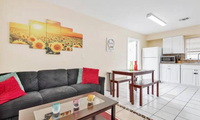 Terrace Park Apartment | Welcoming The Daffodil: Family-Friendly with Kitchen Access