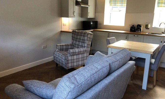 Cottingham Apartment | Cozy 1-Bed Studio at Wolds Way Holiday Cottages