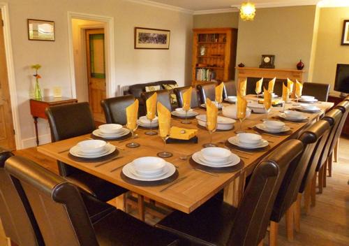 Gosport House | Top-Rated Family Retreat at The Dairy House with Kitchen