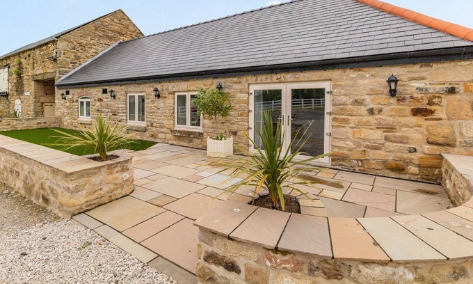 Clay Cross House | Pet-Friendly Retreat with Garden in Clay Cross