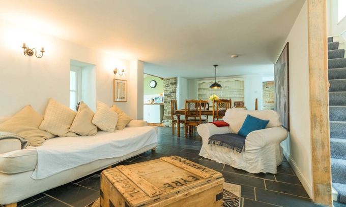 Catton Cottage | Pet-Friendly Retreat at The Dale Cottage with Breakfast