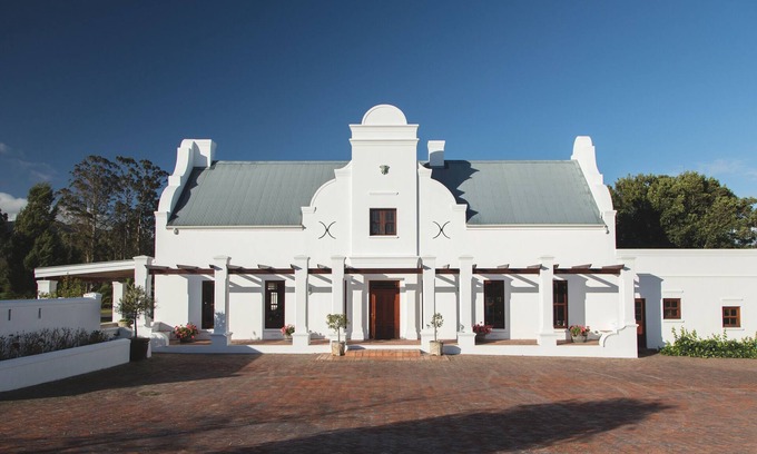 Die Barakke House | Discover The Dam Suite with Ocean View & Pool Access