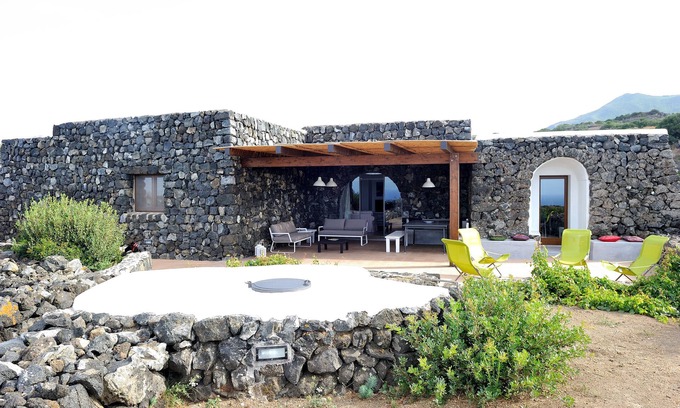 Kamma Villa | Experience The Dammuso Rosa and Henry: Oceanfront Bliss