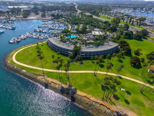 San Diego Hotel | Oceanfront Bliss at The Dana on Mission Bay Awaiting You