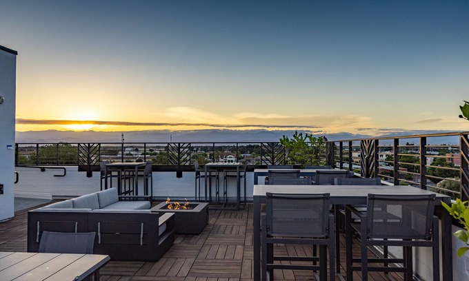 Visalia Hotel | Experience The Darling Hotel: Rated 9.4 with Spa & Pool