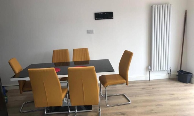 Dartford House | Guest Rated 10/10: The Dartford Five Bedrooms Retreat
