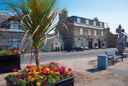 Rosehearty Hotel | Experience The Davron Hotel: Oceanfront Bliss Awaits