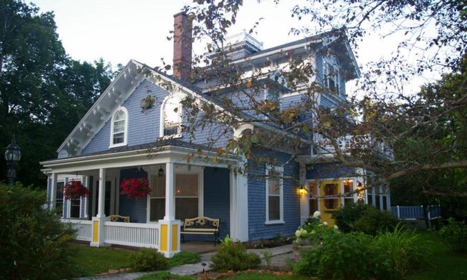 Charlottetown Bed & Breakfast | Discover The Dawson House B&B: Rated 9/10 with Pool & Breakfast