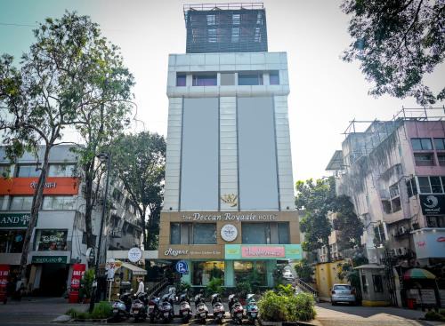 Shivajinagar Hotel | Cozy Stay at Hotel Deccan RoyAAle with Fireplace & Dining