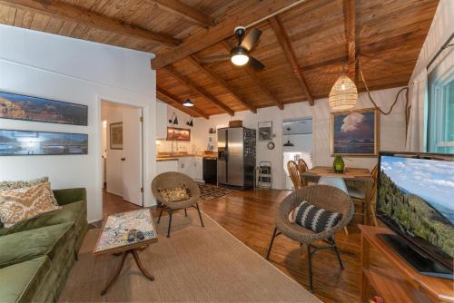 Cedar Mountain House | Explore The Deep Forest Green Cottage: Family-Friendly Retreat