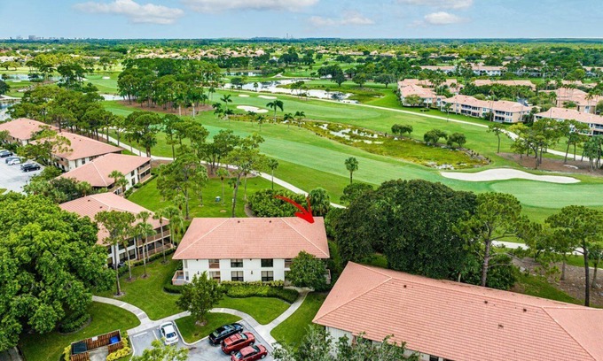 Hunt Club Apartment | Discover the Golf Villa: 10/10 Rated with Spa & Pool