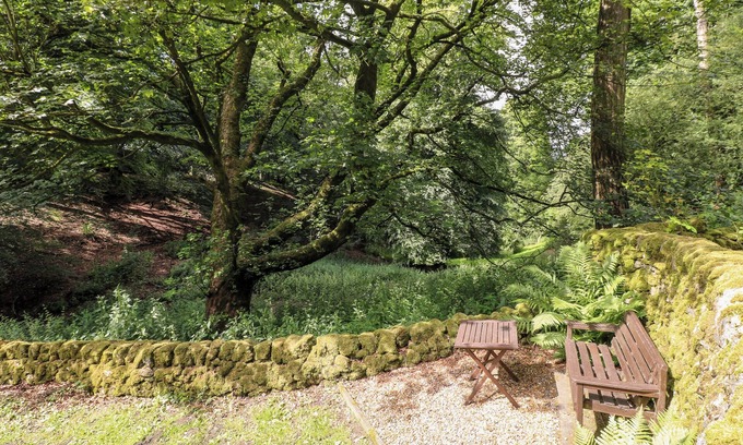 Winster Cottage | Top-Rated The Dell: Family-Friendly with Breakfast Included