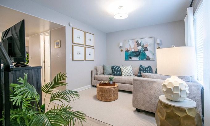 Oxford House | Convenient Stay at The Delta, Steps from Campus!