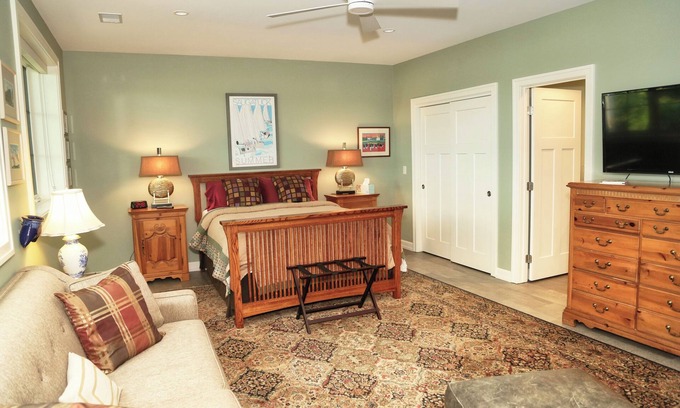 Fennville Bed & Breakfast | Experience Taste on the Lakeshore: King Bed & Breakfast Included