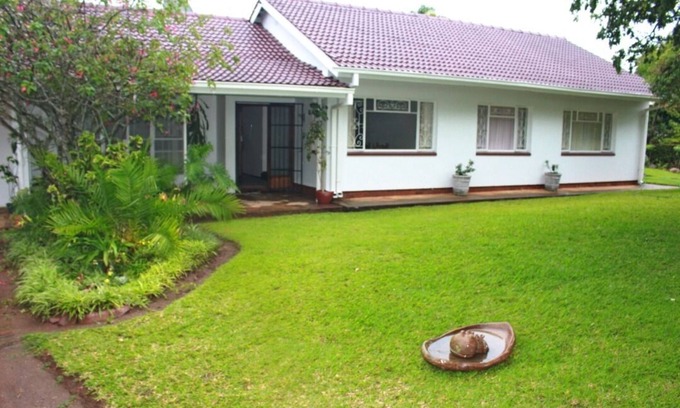 Mutare House | Discover The Den - Cozy 3 Bedroom House with Pool