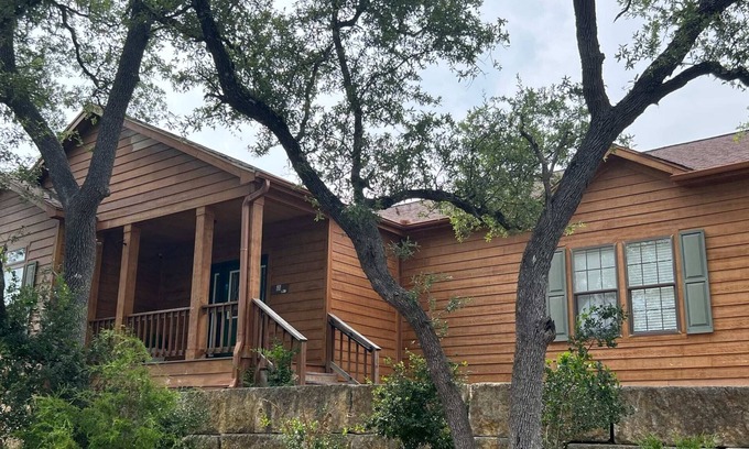Cross Mountain House | Family Haven Near Fiesta Texas - Top Rated 9.8/10 Stay